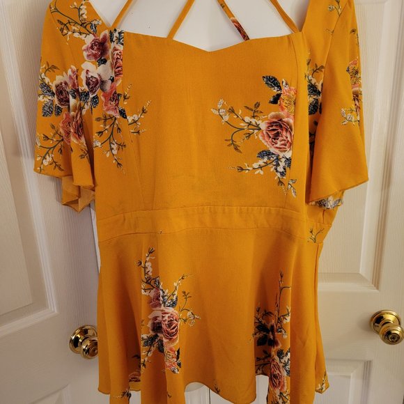 Plus Size Shein Top in Navy and Yellow both 4X - Picture 3 of 8